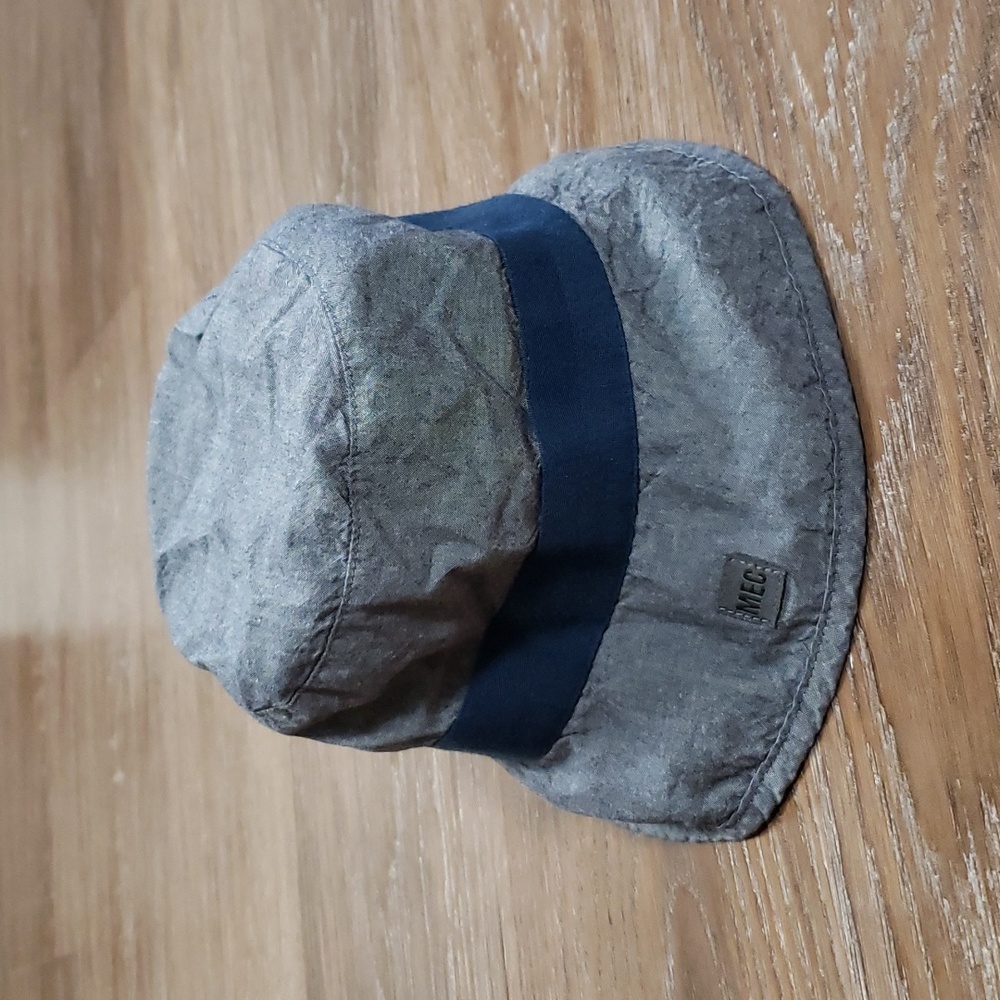 MEC Mountain Equipment CO-OP Toddler Youth Reversible Lightweight Hat Outdoor